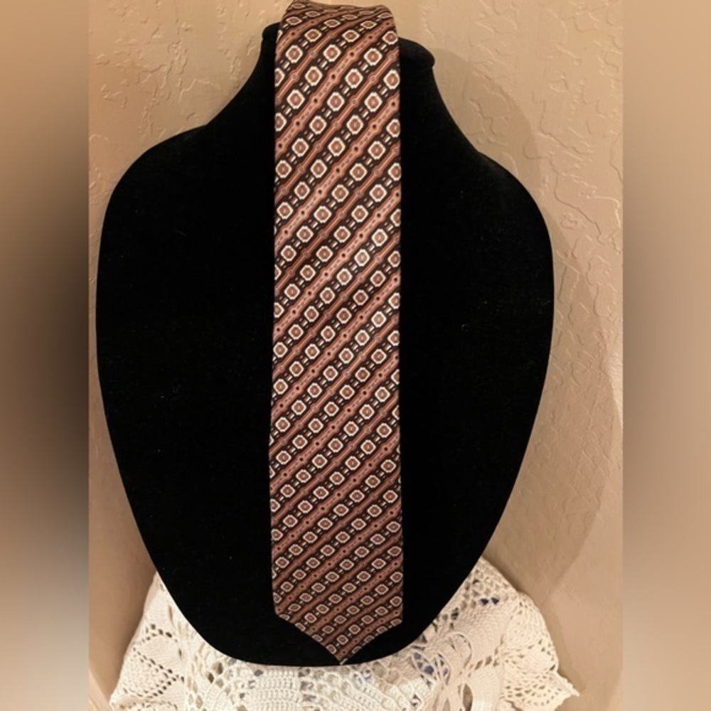 Oleg Cassini Classic Men’s Tie